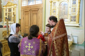 В Великий Четверг Митрополит Лонгин совершил Литургию Василия Великого и Чин умовения ног