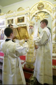 Божественная литургия на Архиерейском подворье — храме во имя преподобного Серафима Саровского г.Саратова