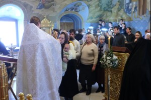 Митрополит Лонгин совершил Царские часы, Изобразительны, Великую вечерню и Крещальную литургию в Свято-Троицком кафедральном соборе Саратова