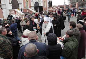 Божественная литургия и крещение оглашенных в Свято-Троицком кафедральном соборе Саратова