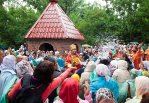 Божественная литургия в Вавиловом Доле