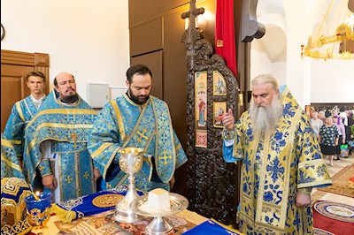 Божественная литургия в храма в честь иконы Божией Матери «Всех скорбящих Радость» г. Саратова