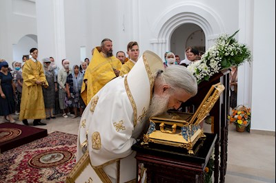 Божественная литургия в храме святителя Тихона, Епископа Воронежского, Задонского чудотворца г. Саратова