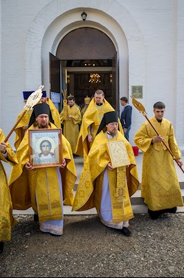 Божественная литургия в храме в честь Нерукотворного Образа Спасителя г .Саратова