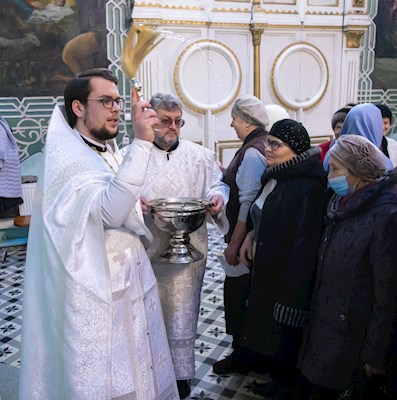 Митрополит Игнатий совершил Божественную литургию в Свято-Духовском соборе г. Саратова