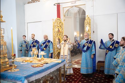 Митрополит Игнатий совершил Божественную литургию в Покровском храме г. Петровска