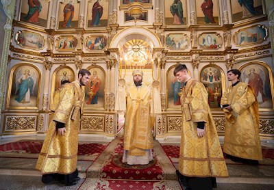 Митрополит Игнатий совершил Божественную литургию в Покровском соборе г. Саратова