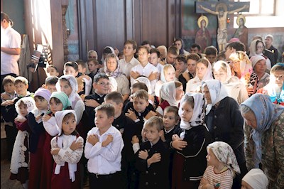 Митрополит Игнатий совершил Божественную литургию в Крестовоздвиженском храме г. Хвалынска