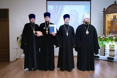 Митрополит Игнатий вручил дипломы выпускникам СПДС