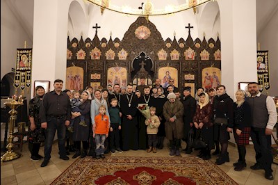 Митрополит Игнатий совершил Литургию Преждеосвященных Даров в храме в честь иконы Божией Матери «Всех скорбящих Радость» г. Саратова