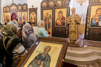 Божественная литургия в храме во имя первоверховных апостолов Петра и Павла г. Саратова