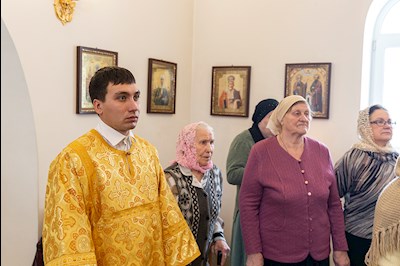 Божественная литургия в храме в честь святителя Иоанна Златоуста в п. Зональный г. Саратова