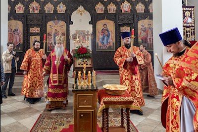 Божественная литургия в храме в честь иконы Божией Матери «Всех скорбящих Радость» г. Саратова