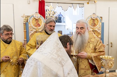 Божественная литургия в храме во имя святых первоверховных апостолов Петра и Павла г. Аткарска