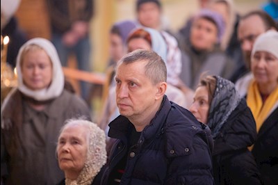 Митрополит Игнатий совершил Божественную литургию и молебен на новый год в Покровском соборе г. Саратова
