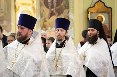 В Покровском соборе прошла торжественная встреча саратовских святителей