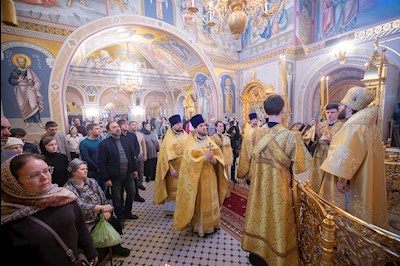 Митрополит Игнатий совершил Божественную литургию в Свято-Троицком кафедральном соборе г. Саратова