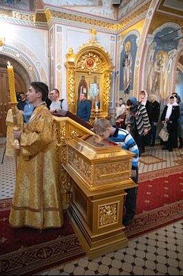Митрополит Игнатий совершил Божественную литургию в Свято-Троицком кафедральном соборе Саратова