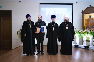Митрополит Игнатий вручил дипломы выпускникам СПДС
