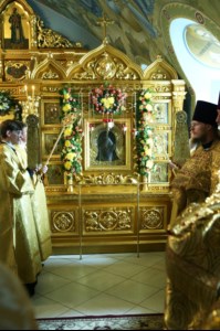 Митрополит Лонгин и Епископ Пахомий совершили Божественную литургию в Троицком соборе и молебен перед главной святыней Саратовской земли — образом Спаса Нерукотворного