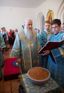 Божественная литургия в храме в честь Успения Пресвятой Богородицы п. Возрождение Хвалынского района
