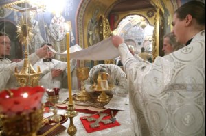 Митрополит Лонгин совершил Рождественское ночное богослужение