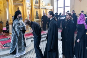 Литургия Преждеосвященных Даров на Архиерейском подворье — в храме во имя святого апостола и евангелиста Иоанна Богослова при СПДС