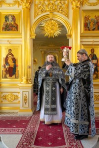 Литургия Преждеосвященных Даров на Архиерейском подворье — в храме святого апостола и евангелиста Иоанна Богослова