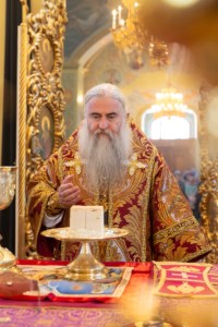 Вечерня в соединении с Литургией Василия Великого и чин умовения ног в храме в честь Покрова Пресвятой Богородицы г. Саратова
