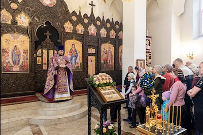 Божественная литургия в храме в честь иконы Божией Матери «Всех скорбящих Радость» г. Саратова