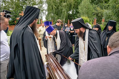 Митрополит Лонгин совершил отпевание игумении Ксении (Афанасьевой)
