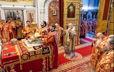 Митрополит Игнатий принял участие в Божественной литургии в Храме Христа Спасителя