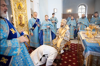 Митрополит Игнатий совершил Божественную литургию в Покровском храме г. Петровска