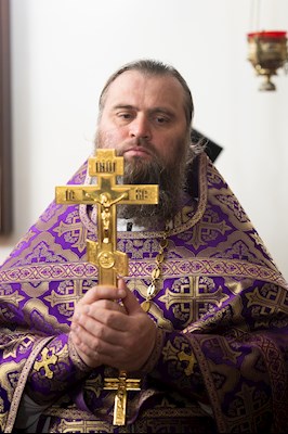 Митрополит Игнатий совершил Великое освящение Крестовоздвиженского подворья Свято-Алексиевского женского монастыря г. Саратова и Божественную литургию в новоосвященном храме