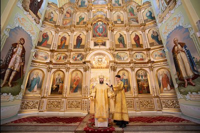 Митрополит Игнатий совершил Божественную литургию в Покровском соборе г. Саратова