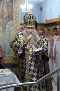 Крещальная литургия в Свято-Троицком соборе Саратова