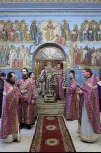Крещальная литургия в Свято-Троицком соборе Саратова