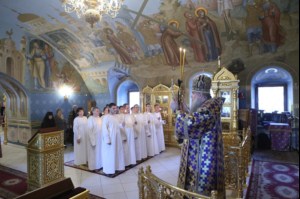 Крещальная литургия в Свято-Троицком соборе Саратова