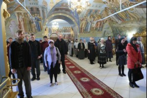 Крещальная литургия в Свято-Троицком соборе Саратова