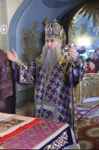 Крещальная литургия в Свято-Троицком соборе Саратова