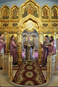 Крещальная литургия в Свято-Троицком соборе Саратова
