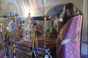 Крещальная литургия в Свято-Троицком соборе Саратова