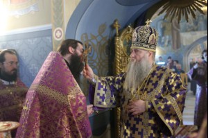 Крещальная литургия в Свято-Троицком соборе Саратова