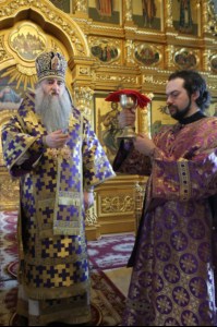 Крещальная литургия в Свято-Троицком соборе Саратова
