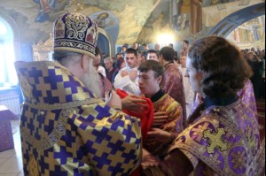Крещальная литургия в Свято-Троицком соборе Саратова