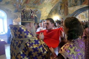 Крещальная литургия в Свято-Троицком соборе Саратова
