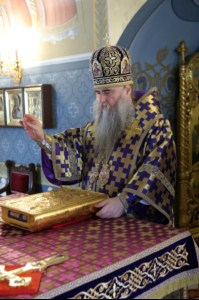 Крещальная литургия в Свято-Троицком соборе Саратова