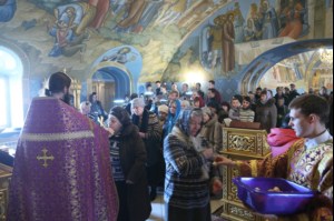 Крещальная литургия в Свято-Троицком соборе Саратова