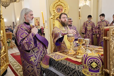 Митрополит Игнатий совершил Божественную литургию в соборном храме святителя Спиридона Тримифунтского г. Саратова