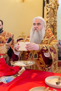 Вечерня в соединении с Литургией Василия Великого и чин умовения ног в храме в честь Покрова Пресвятой Богородицы г. Саратова